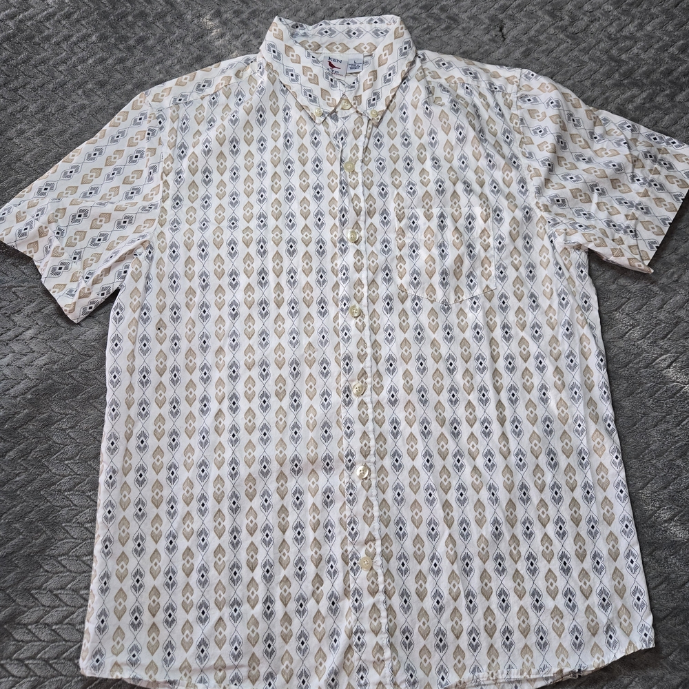 Ken L.T.D Men's  Short Sleeve Collared Shirt with a Geometric Pattern, Large